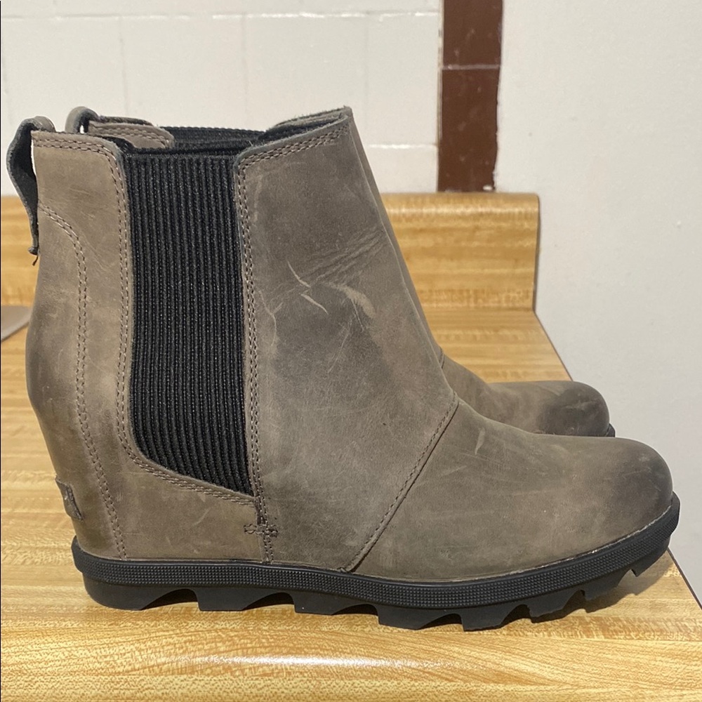 Sorel Joan of Arc III Chelsea Wedge Bootie Size 8